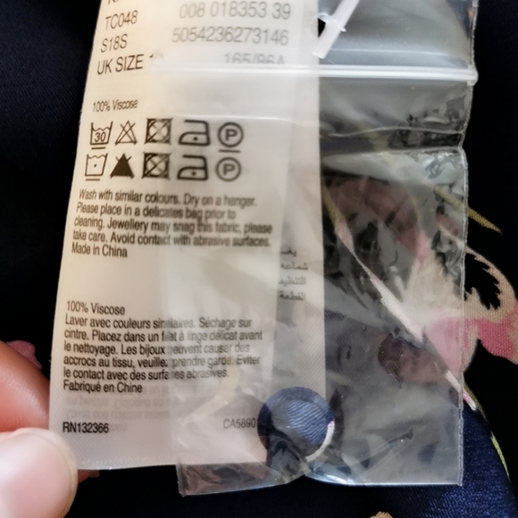 Karen Millen Floral Print Cut Out Shoulder - Picture 7 of 8